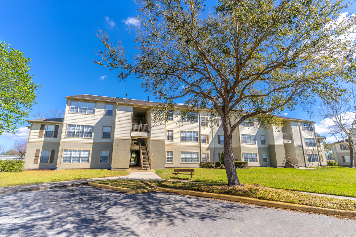 Retreat At Valencia Apartments